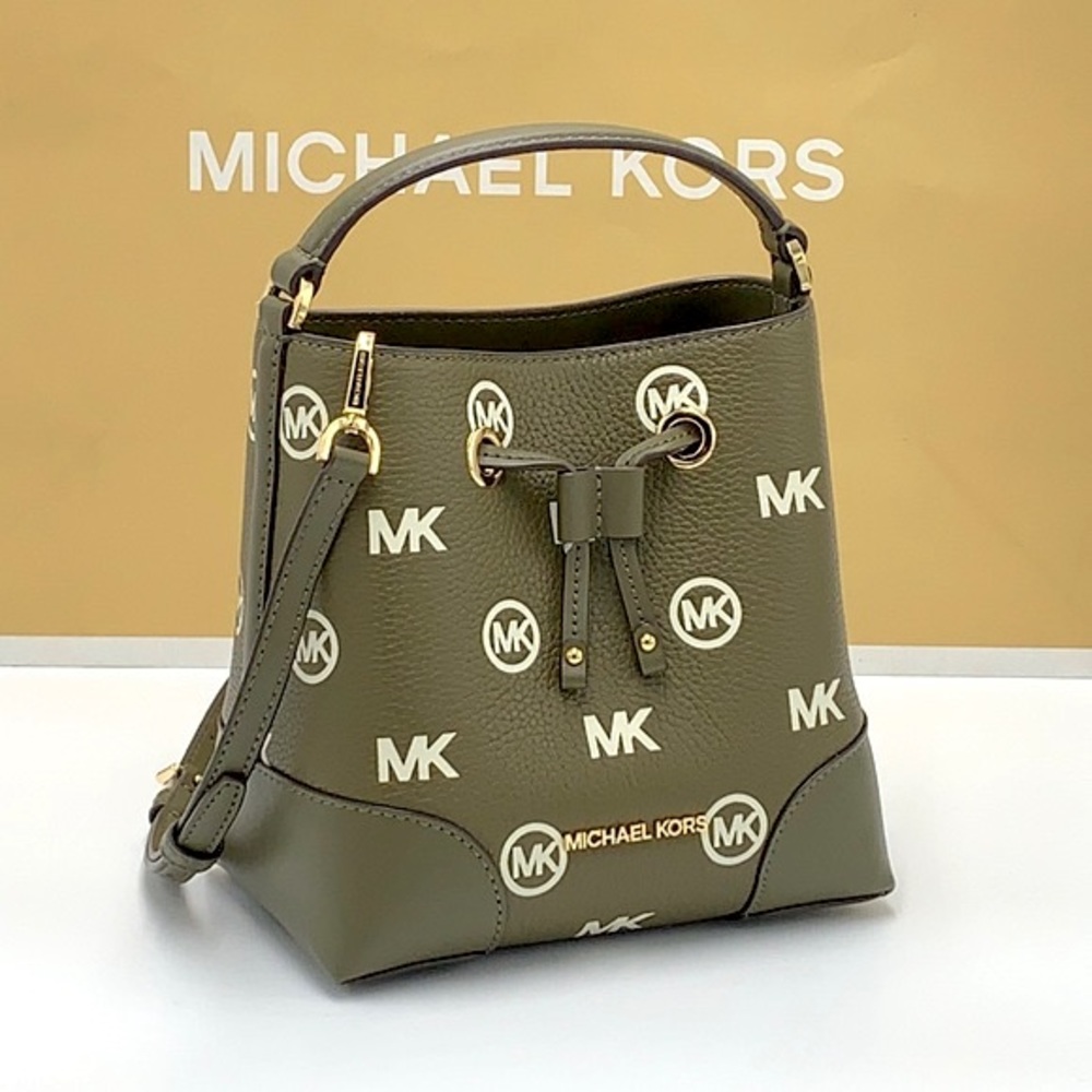 MICHAEL KORS
Mercer Small Logo Embossed Leather
Bucket Bag
COLOR OLIVE - Picture 2 of 15